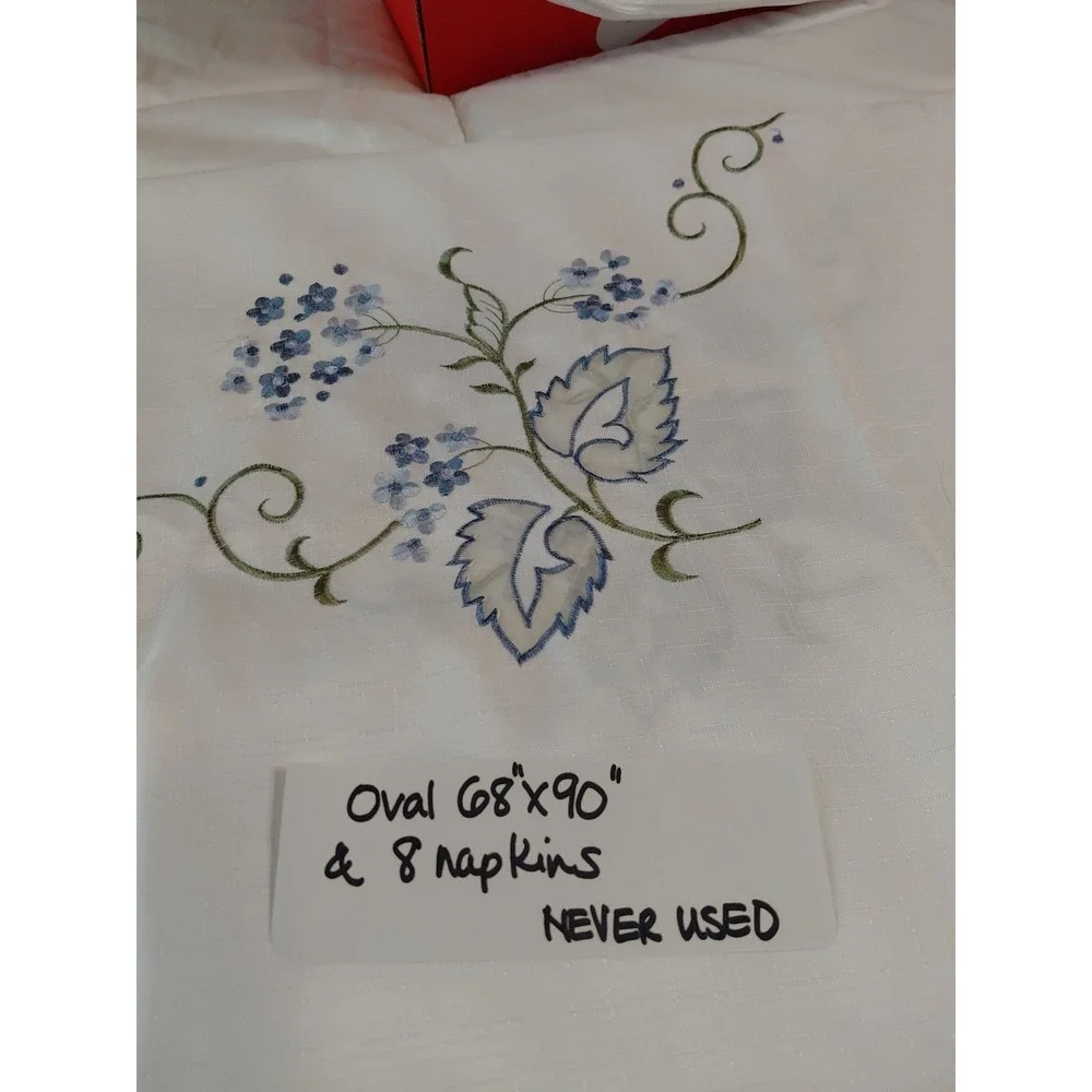 Vtg Table Cloth pure linen embroidery handmade Oval‎ 68x90. 8 Napkins Never Used